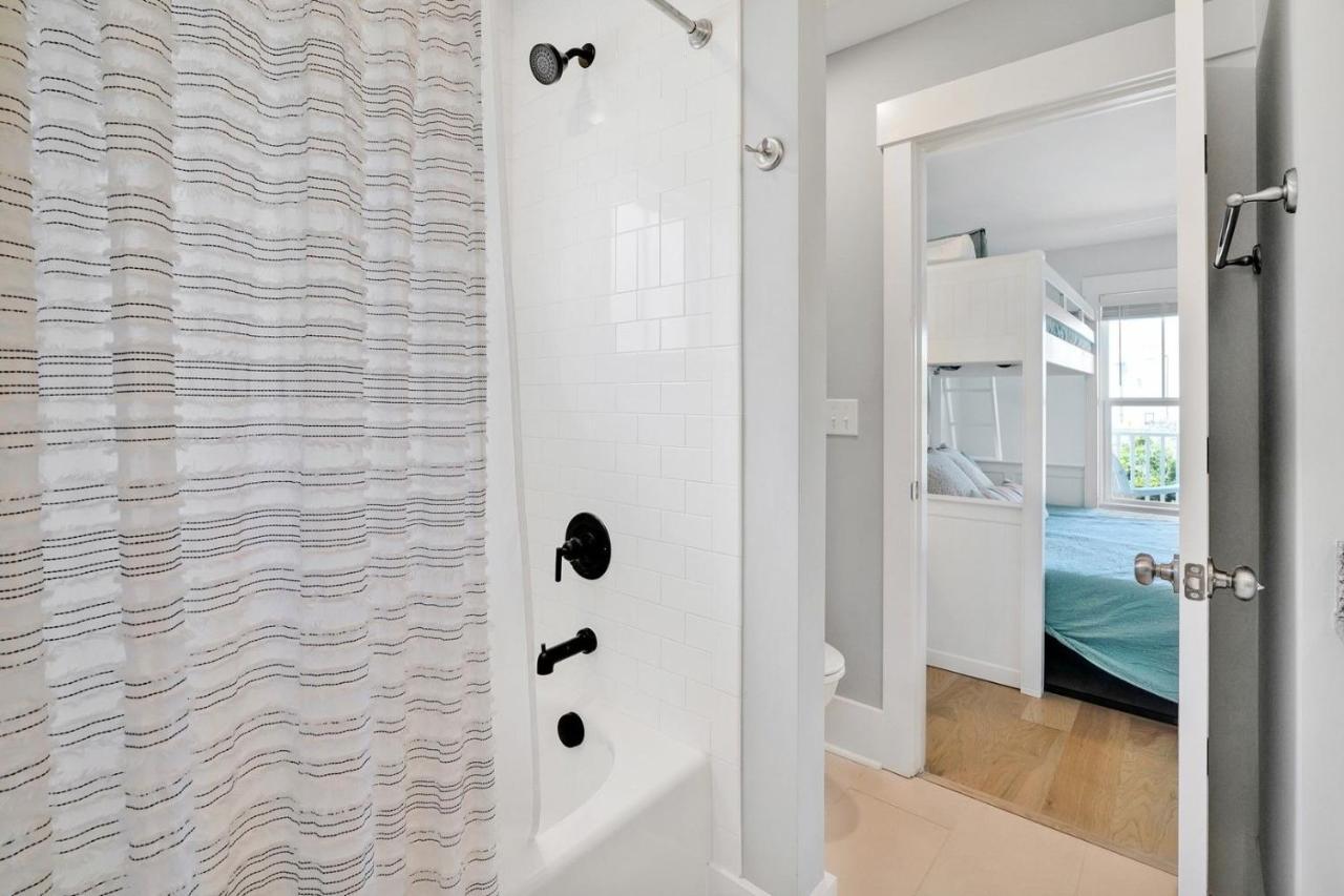 Seas The Day Oak Island Exterior foto